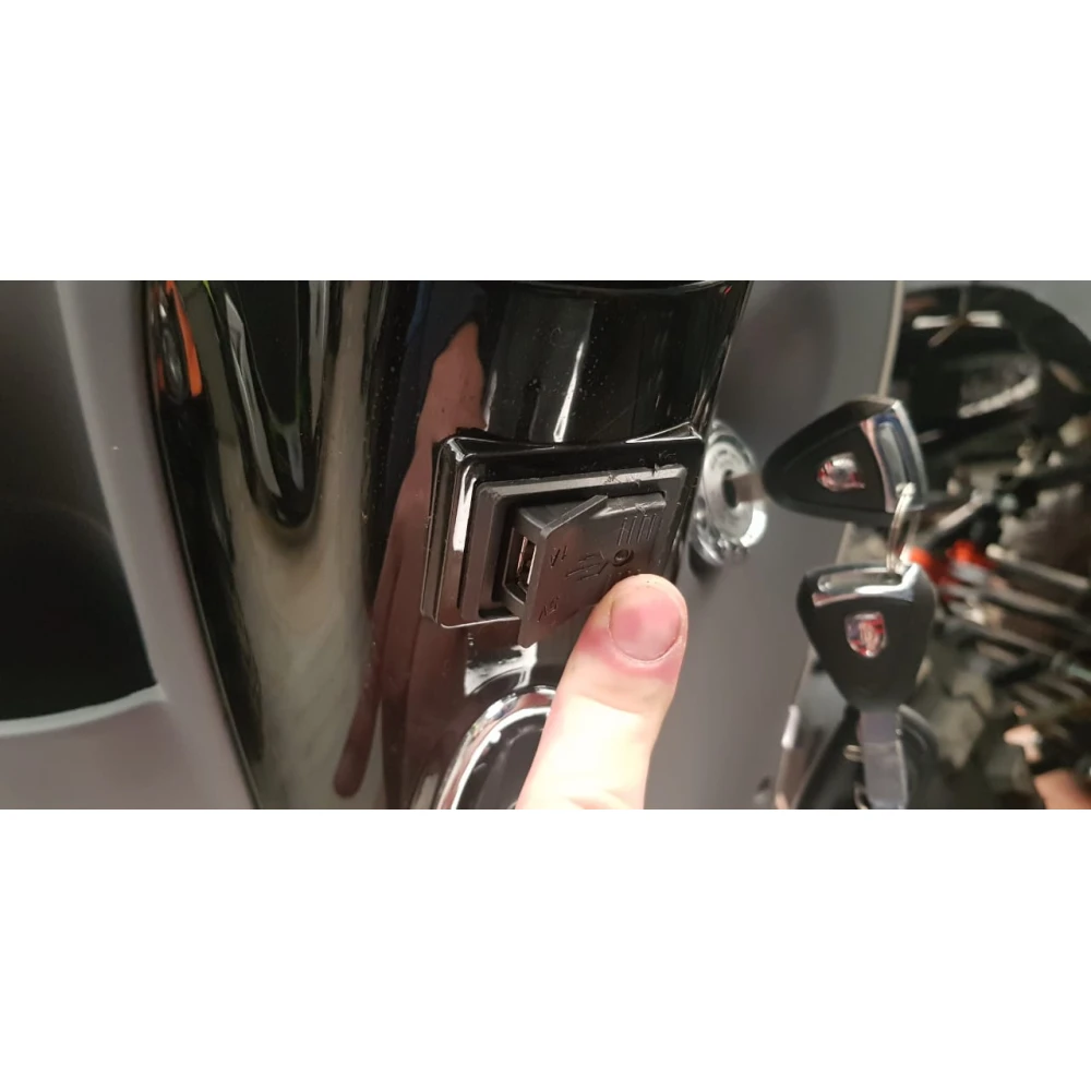 Электроскутер FST Classic 1000W 72V с АКБ 30FAh 1